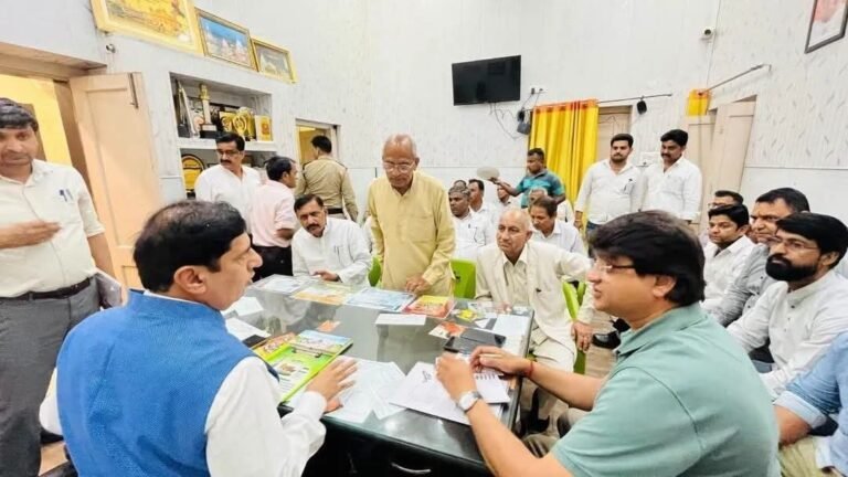“जनता दरबार में गरजे मंत्री प्रदीप बत्रा: पानी-बिजली से लेकर पुल निर्माण तक सख्त निर्देश, कहा—हर समस्या का होगा तुरंत समाधान”
