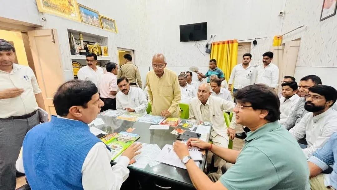 “जनता दरबार में गरजे मंत्री प्रदीप बत्रा: पानी-बिजली से लेकर पुल निर्माण तक सख्त निर्देश, कहा—हर समस्या का होगा तुरंत समाधान”