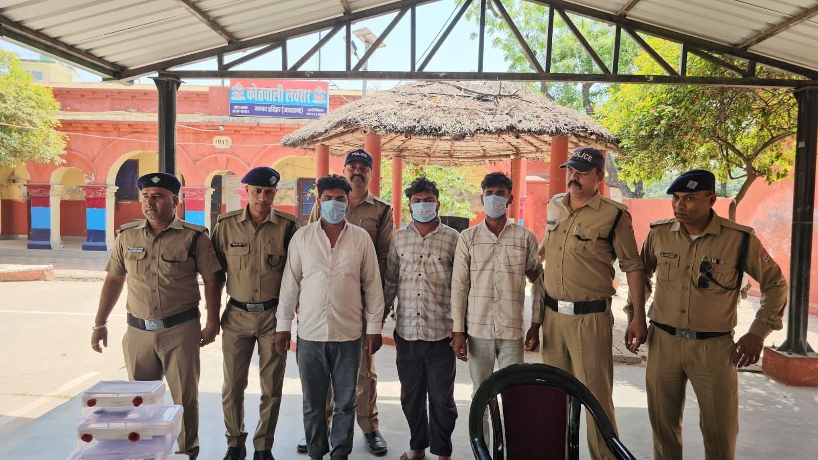 “लक्सर पुलिस का बड़ा एक्शन: 10 लाख की फिरौती मांगकर हत्या की साजिश रच रहे बदमाशों पर कसा शिकंजा, अवैध असलहों के साथ 3 शातिर गिरफ्तार — सतर्कता से टली बड़ी वारदात!”