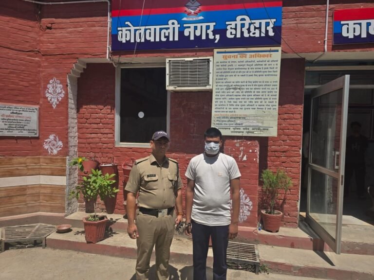 “मामूली कहासुनी बनी मौत की वजह: गुस्से में उठी ईंट ने ली युवक की जान, हरिद्वार पुलिस ने जंगल में छिपे आरोपी को दबोचकर भेजा सलाखों के पीछे”