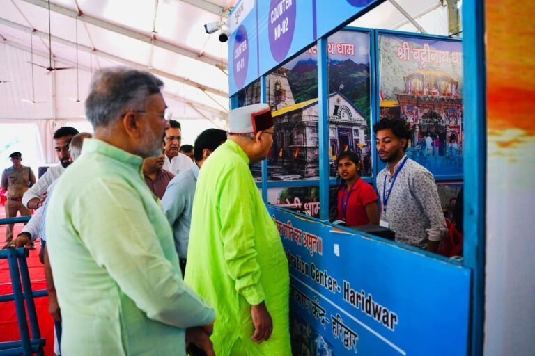 “चारधाम यात्रा को लेकर सतपाल महाराज का सख्त संदेश: ऋषिकुल पंजीकरण केंद्र का औचक निरीक्षण, बोले—तीर्थयात्रियों की सुविधा में जरा भी लापरवाही नहीं होगी बर्दाश्त!”