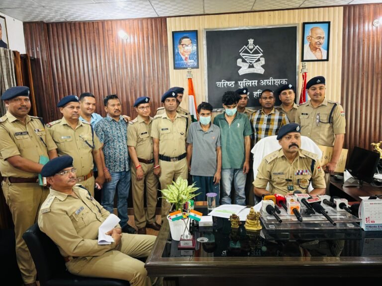 “इश्क का जुनून बना खूनी साजिश: शादीशुदा बेटी से शादी की चाह में रची गई खौफनाक प्लानिंग, पिता को रास्ते से हटाने के लिए खेत में ले जाकर हथौड़े से उतारा मौत के घाट—बहादराबाद हत्याकांड का सनसनीखेज खुलासा”