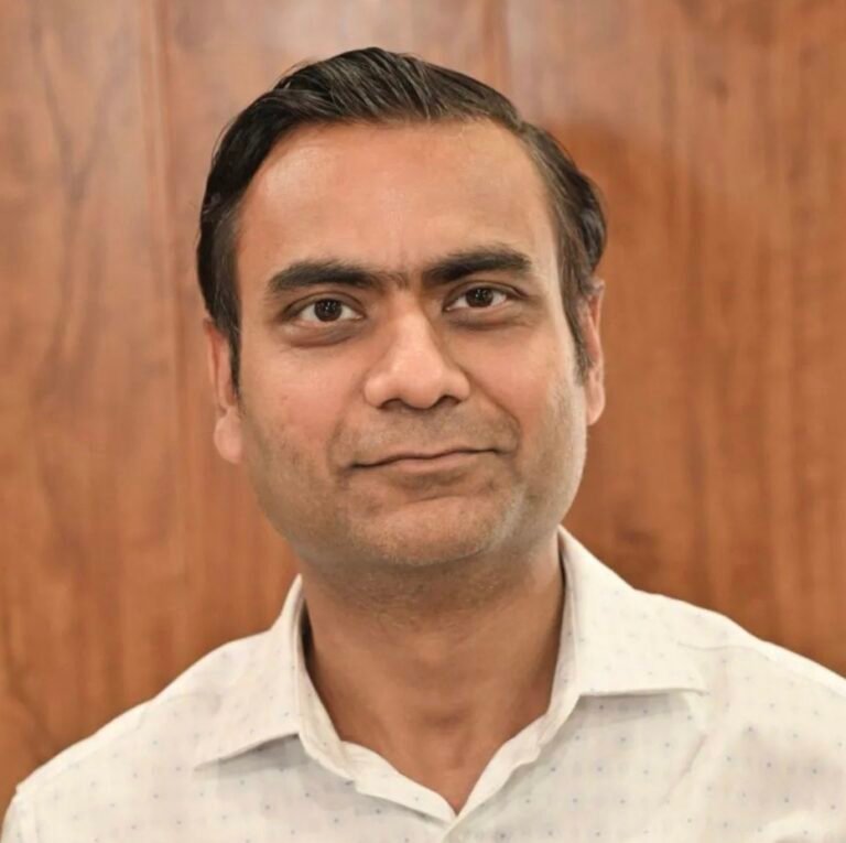 “हरिद्वार को मिला नया वित्तीय सारथी: एडीएम वैभव गुप्ता ने संभाला पदभार, राजस्व वसूली और लंबित मामलों पर रहेगा फोकस”