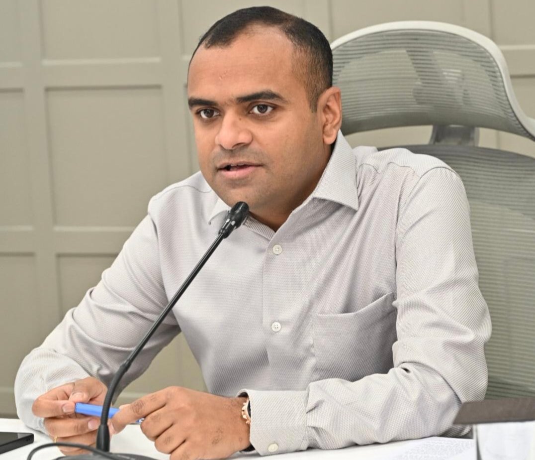 “भीषण गर्मी का कहर: डीएम मयूर दीक्षित का बड़ा फैसला — हरिद्वार के स्कूलों का समय बदला, बच्चों की सुरक्षा पर सख्त आदेश जारी!”