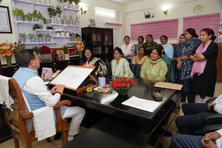 “सीएम धामी से आंगनबाड़ी प्रतिनिधिमंडल की अहम मुलाकात: मानदेय बढ़ाने पर सरकार गंभीर, ‘सम्मानजनक वृद्धि’ का भरोसा मिलते ही टली हड़ताल!”