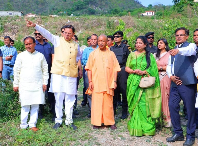 “शिव मंदिर में पूजा, पैतृक गांव में महायज्ञ और कॉलेज में AI का कमाल — यमकेश्वर में योगी-धामी की जोड़ी ने विकास और आध्यात्म का दिया बड़ा संदेश”