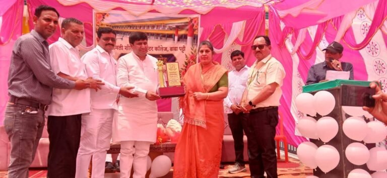 “शीला देवी इंटर कॉलेज डाडा पट्टी में प्रतिभाओं का महाकुंभ: मेधावी छात्र-छात्राओं पर बरसी सम्मान की बारिश, शिक्षा जगत की दिग्गज हस्तियां बनीं गवाह”