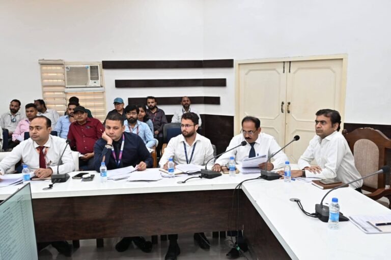 “हरिद्वार में स्वरोजगार को मिलेगा बड़ा बढ़ावा: लंबित ऋण आवेदनों के तुरंत निस्तारण के आदेश, डिजिटल बैंकिंग और वित्तीय समावेशन पर प्रशासन का फोकस”