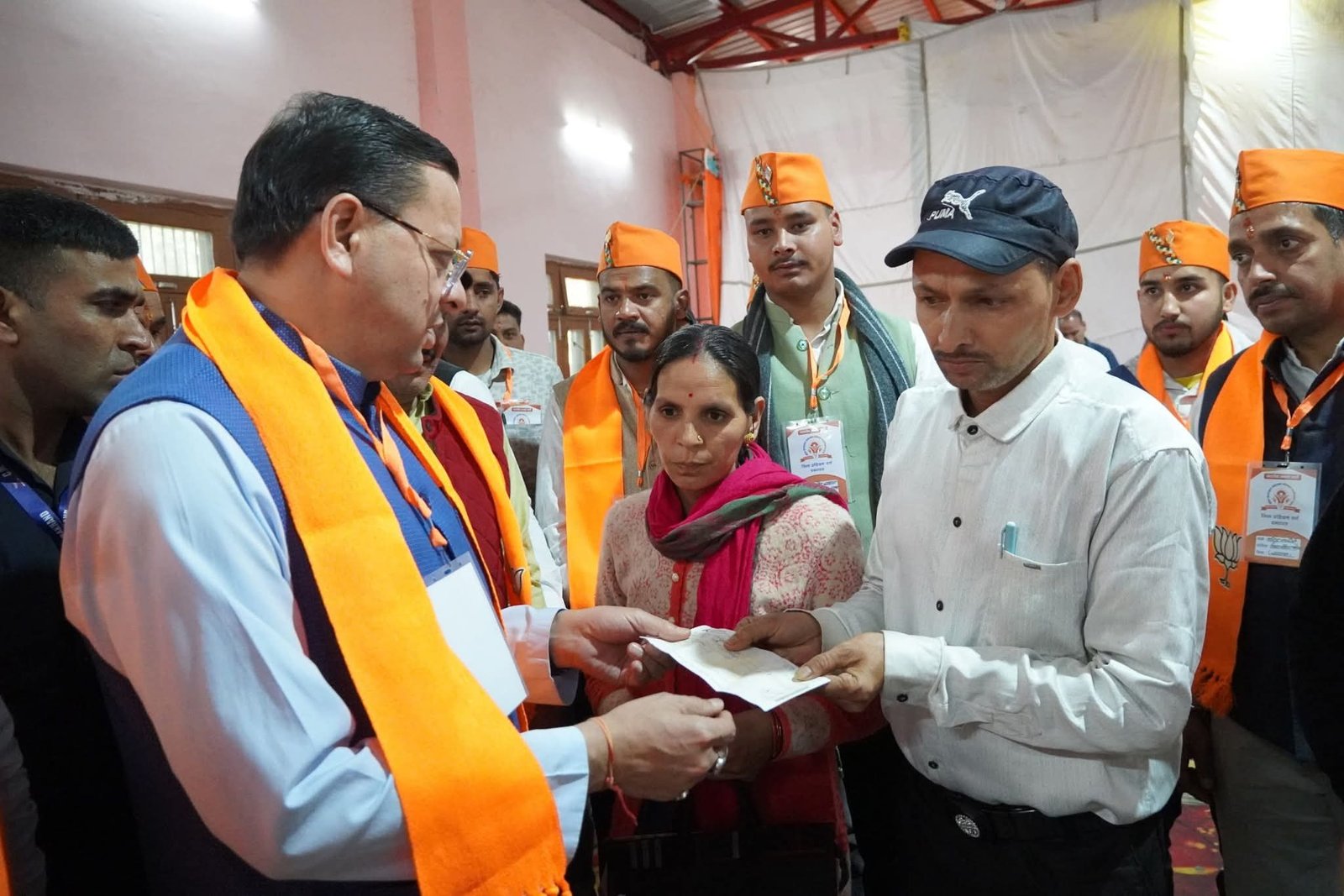 “मुख्यमंत्री धामी बने दुख की घड़ी में सहारा — दिवंगत सोमेंद्र बोहरा के परिवार को ₹10 लाख की सहायता, संवेदनाओं से भरा मानवीय कदम!”
