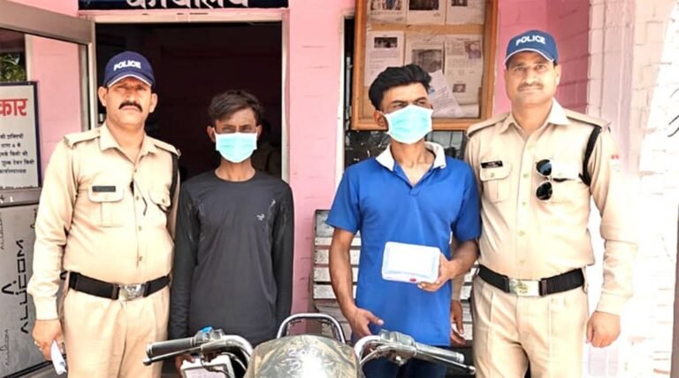 “सिडकुल में मोबाइल लुटेरों का खेल खत्म! चाकू की नोक पर लूट करने वाले बाइक सवार बदमाश चढ़े पुलिस के हत्थे, लूटा गया मोबाइल, चाकू और बाइक बरामद”