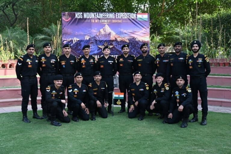 “जब देवभूमि के वीर निकले, तो एवरेस्ट भी झुक गया!” NSG के मेजर अखिलेश भट्ट की अगुवाई में उत्तराखंड के सपूतों ने रचा इतिहास, विश्व की छत पर लहराया भारत का तिरंगा”