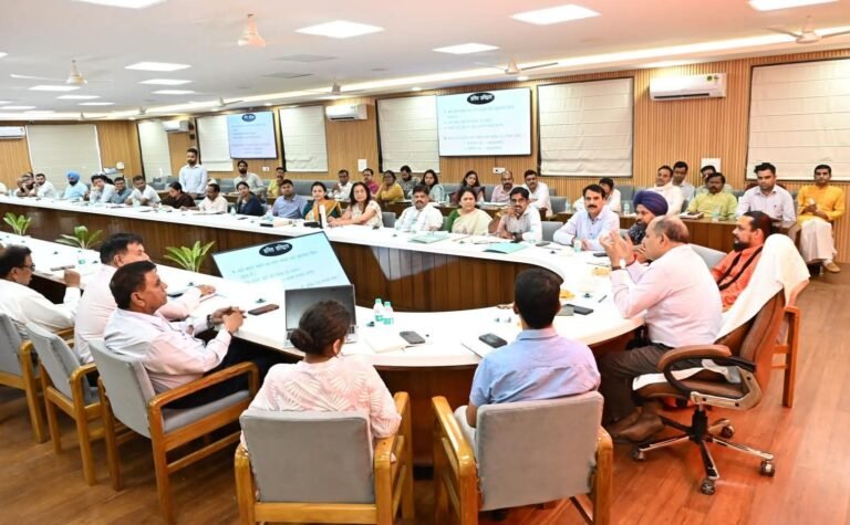 “CDO डॉ. ललित नारायण मिश्र की पहल से ‘हरित हरिद्वार’ अभियान को मिली नई उड़ान! कुंभ-2027 को ग्रीन कुंभ बनाने के लिए सामाजिक संगठन आए साथ, वृक्षारोपण को जनआंदोलन बनाने की तैयारी तेज!”
