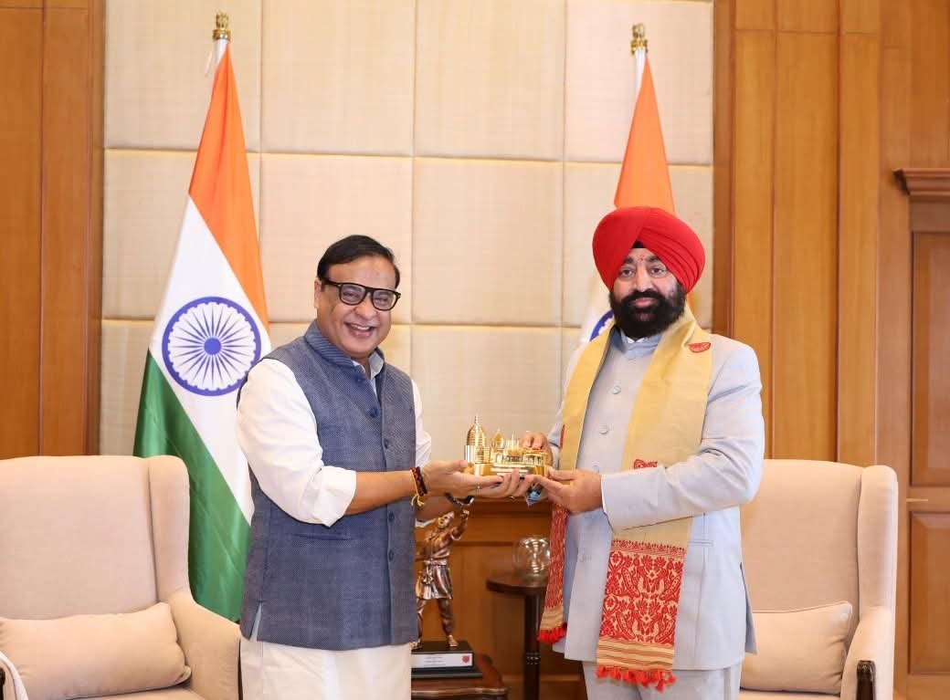 “असम के मुख्यमंत्री डॉ. हिमंता बिस्वा सरमा से उत्तराखंड के राज्यपाल की खास मुलाकात, सैनिकों के सम्मान से लेकर दोनों राज्यों के विकासात्मक सहयोग तक हुई बड़ी चर्चा”
