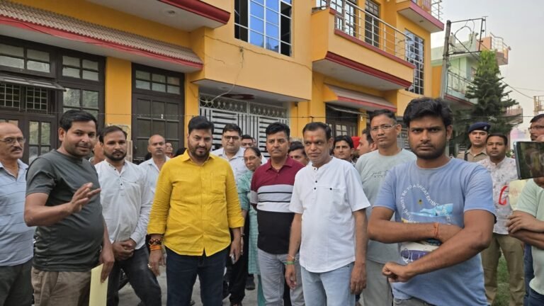 “सिद्धार्थ एंक्लेव को मिली बड़ी राहत: राजीव शर्मा ने किया बहुप्रतीक्षित नाले का उद्घाटन, जलभराव की समस्या खत्म करने का लिया संकल्प”
