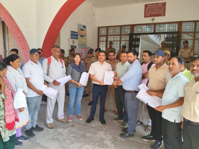 “हरिद्वार में मजदूरों का शक्ति प्रदर्शन: पंकज कुमार और जय प्रकाश पर गुंडा एक्ट से भड़का गुस्सा, कलेक्ट्रेट पहुंचकर गरजे यूनियन नेता— “मजदूरों की आवाज दबाने की हर साजिश का होगा बड़ा जवाब”