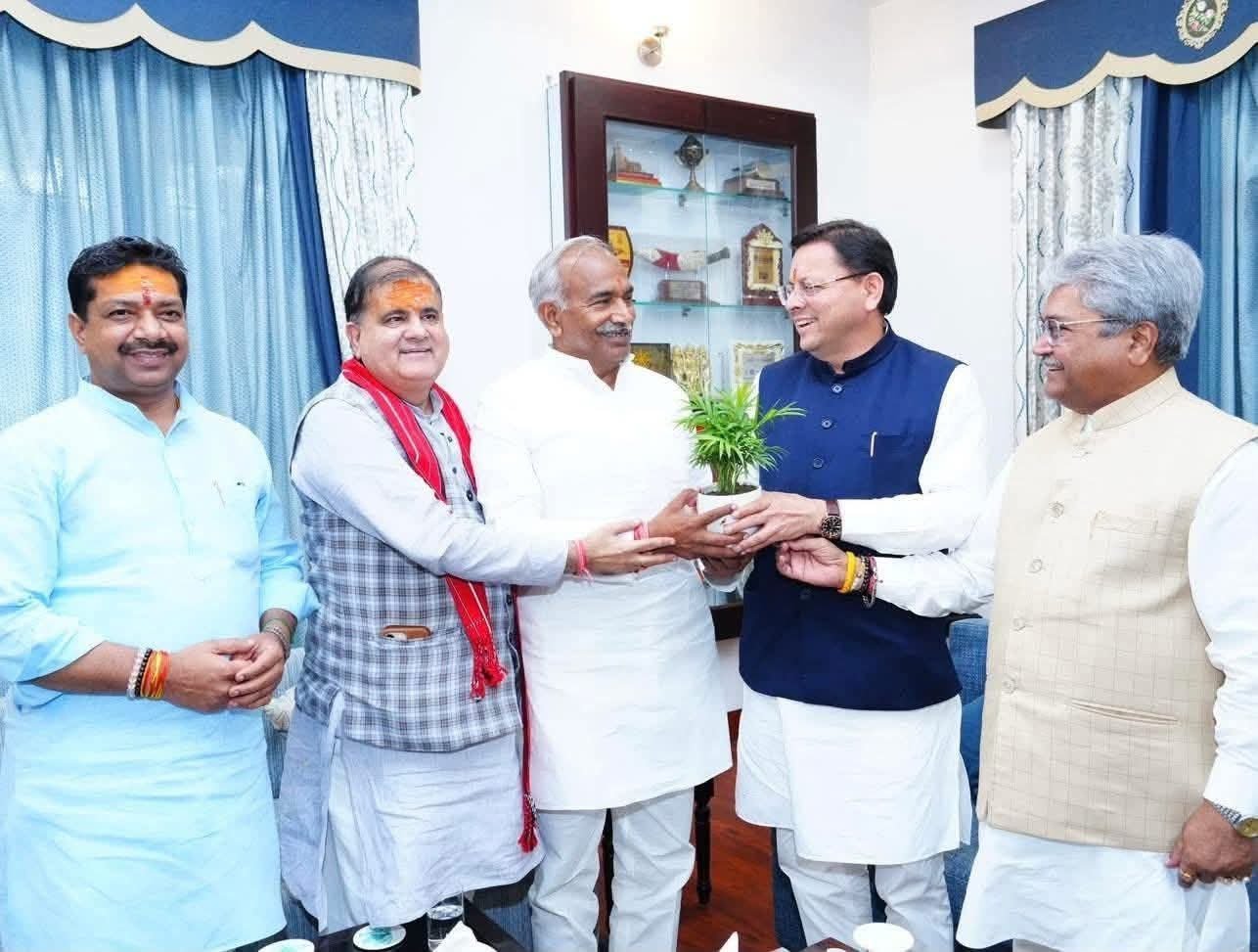 “सीएम धामी के आवास पर भाजपा के दिग्गजों की गोपनीय मंत्रणा! अरविंद पांडेय, महेंद्र भट्ट और अजेय कुमार की बैठक से तेज हुई सियासी चर्चाएं”