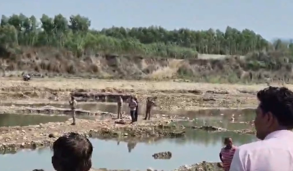 “खौफनाक मंजर: पानी में छिपे बैठे मगरमच्छ का जानलेवा हमला, 12 साल के मासूम को खींच ले गया मौत के मुंह में — रुड़की का बुग्गावाला दहशत और मातम में डूबा”