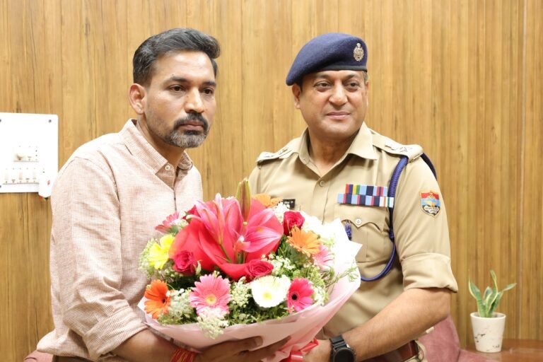 “देहरादून को मिली नई रफ्तार! डीएम आशीष चौहान और एसएसपी की अहम मुलाकात, कानून व्यवस्था और जनसुरक्षा पर बना बड़ा रोडमैप”