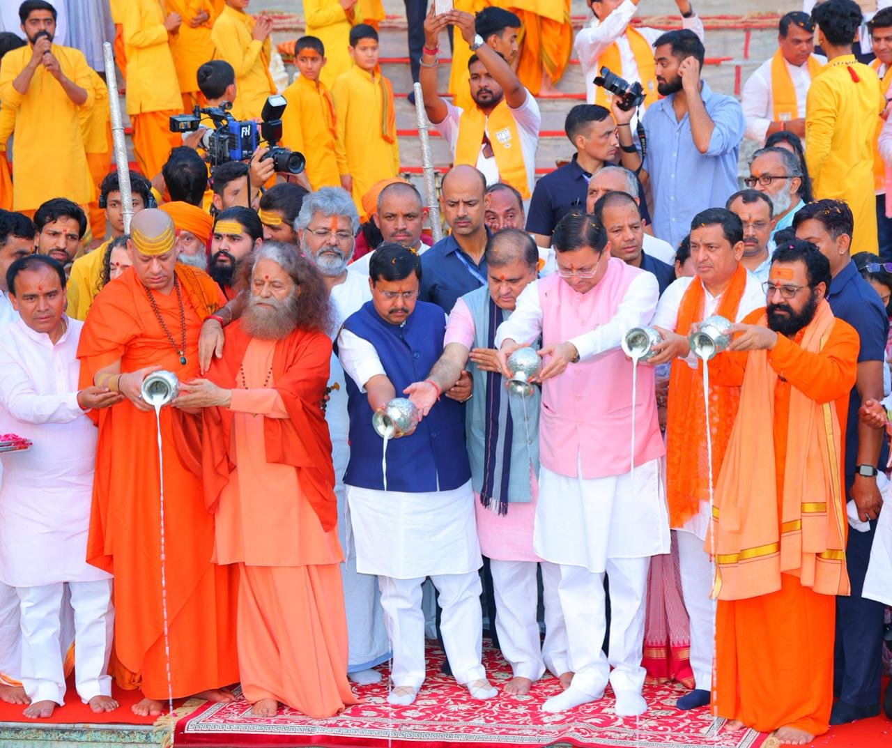 “गंगा तट पर भक्ति का महासंगम : ऋषिकेश में मुख्यमंत्री धामी और भाजपा राष्ट्रीय अध्यक्ष नितिन नबीन ने उतारी भव्य गंगा आरती, मंत्रोच्चार और दीपों की आभा से गूंजा परमार्थ निकेतन”
