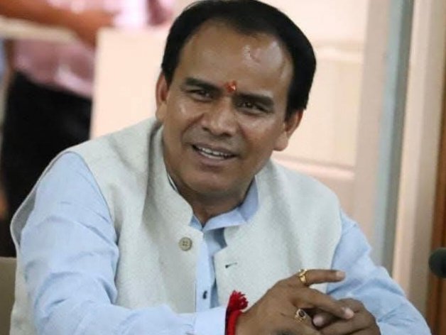 “अब किताबों की नहीं होगी टेंशन! उत्तराखंड के छात्रों को एक क्लिक पर मिलेगी पूरी डिजिटल लाइब्रेरी — डॉ. धन सिंह रावत का बड़ा ऐलान”