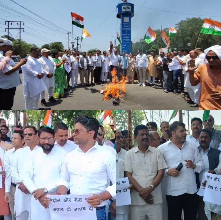 “महंगाई ने तोड़ी जनता की कमर — पेट्रोल, डीजल, गैस और सीएनजी के बढ़ते दामों पर कांग्रेस का उग्र प्रदर्शन, शिवालिक नगर चौक पर केंद्र सरकार का पुतला दहन”