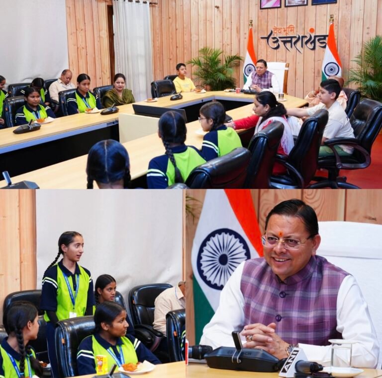 “मन की बात से मिली नई प्रेरणा! सीएम धामी ने छात्राओं संग सुना पीएम मोदी का संदेश, बोले– छोटे प्रयास ही बनते हैं बड़े बदलाव का आधार”