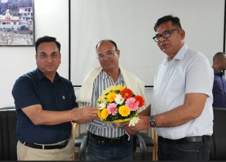 “सूचना विभाग के सहायक निदेशक ललिता प्रसाद भट्ट को भावभीनी विदाई, अधिकारियों और कर्मचारियों ने उत्कृष्ट सेवाओं को किया नमन”
