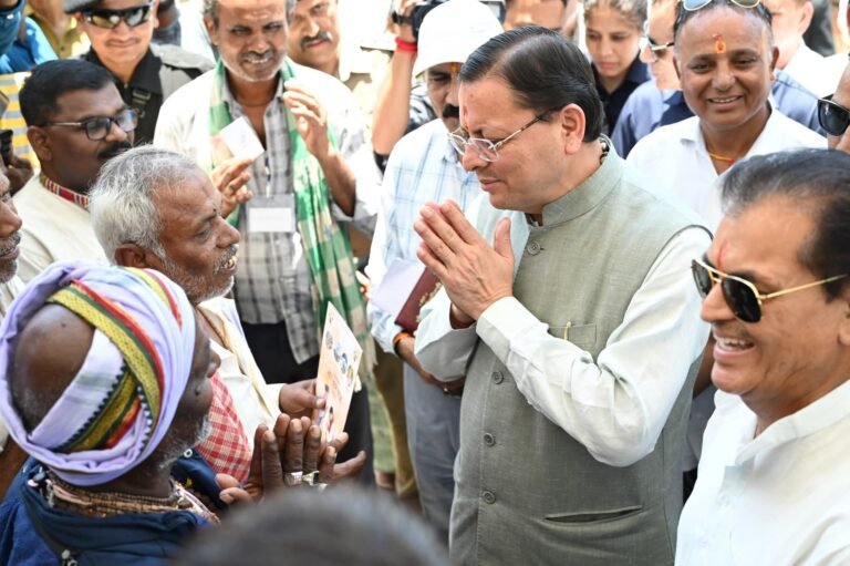 “धामी का चारधाम मिशन ऑन ग्राउंड! ट्रांजिट कैंप में औचक निरीक्षण, श्रद्धालुओं से सीधे लिया फीडबैक, बोले- सुविधाओं में नहीं होगी कोई कमी”