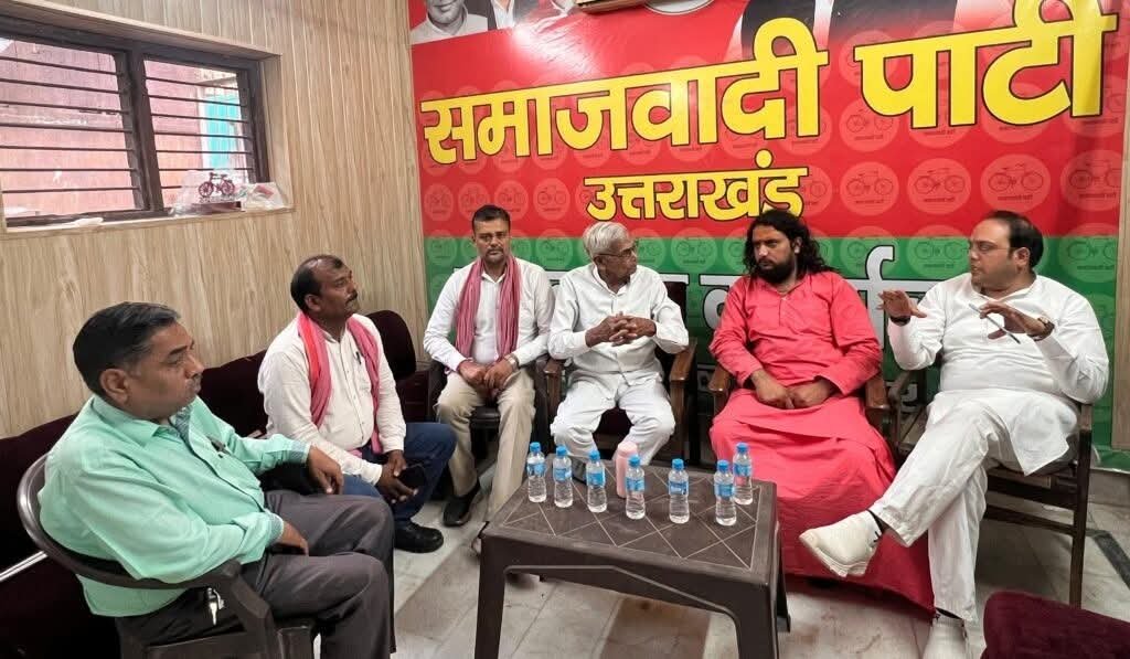 “सपा की बैठक में गरजे नेता: मूल निवास-स्थायी निवास की विसंगतियां दूर करने और OBC आरक्षण 27% करने की उठी मांग”