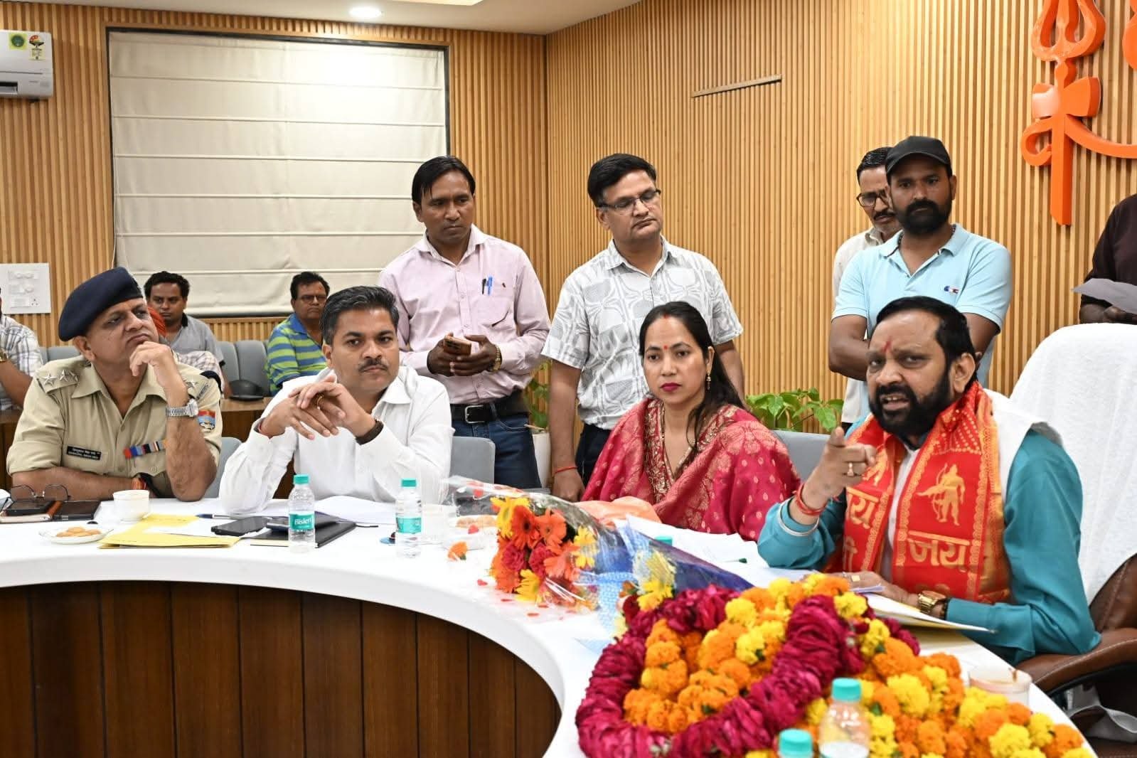 “हरिद्वार में सफाई कर्मचारियों के हक की बड़ी लड़ाई! “10 साल से संविदा पर काम कर रहे सफाई कर्मियों को नियमित करो, उत्पीड़न हुआ तो होगी कार्रवाई” — भगवत प्रसाद मकवाना”