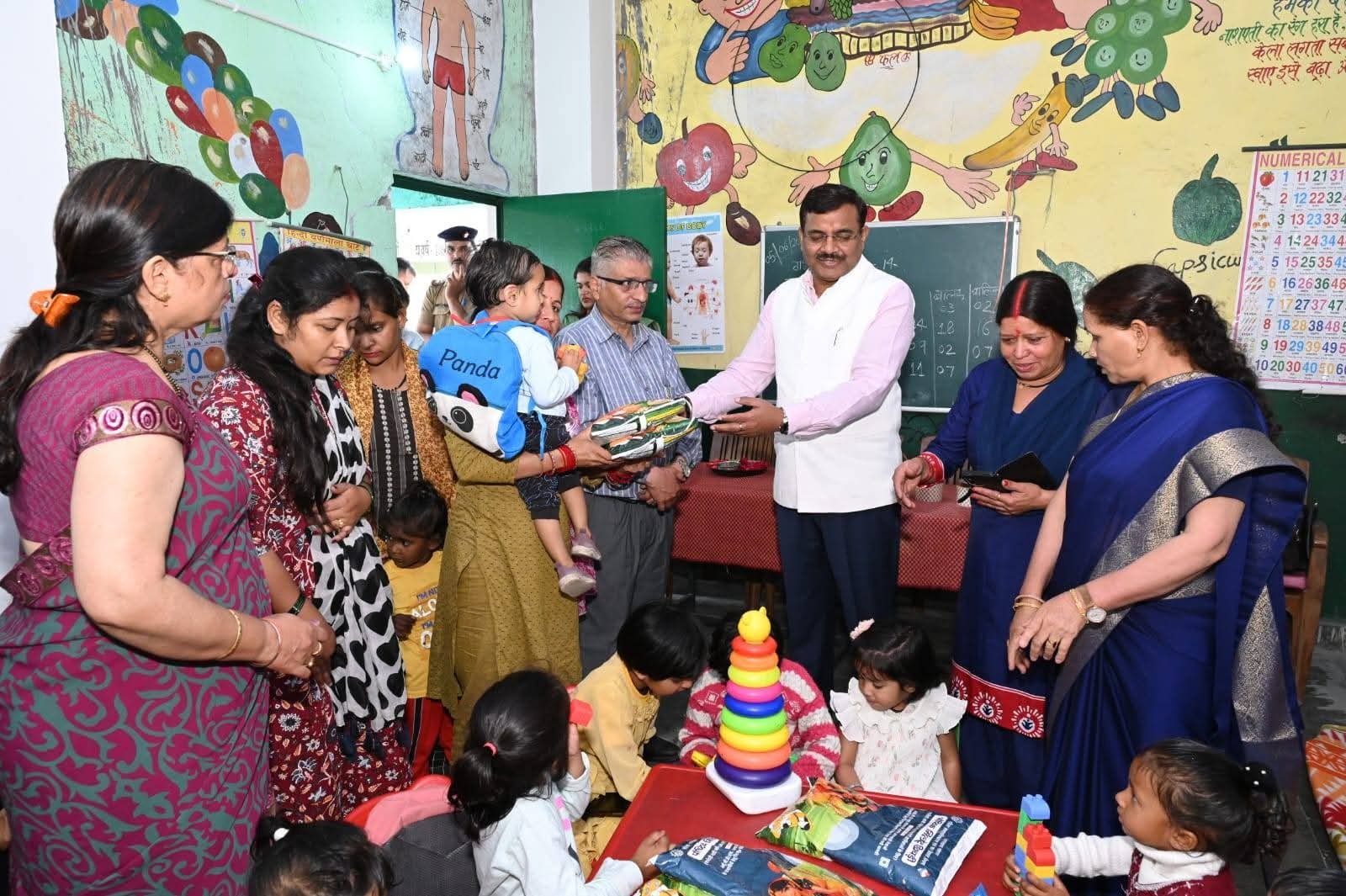 “टिहरी में मुख्य सचिव का सख्त निरीक्षण! स्कूल, आंगनबाड़ी, पुस्तकालय और स्टेडियम पहुंचे आनन्द बर्द्धन, अधिकारियों को दिए गुणवत्ता और समयबद्धता के कड़े निर्देश”