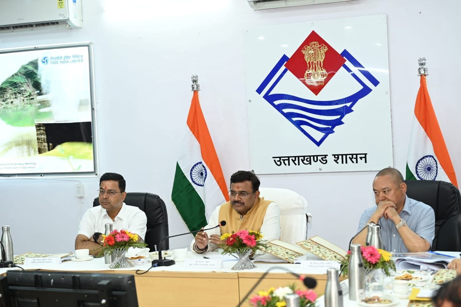 “टिहरी में विकास की महाबैठक: मुख्य सचिव आनंद बर्द्धन का सख्त संदेश, सड़क-पेयजल से पर्यटन तक सभी परियोजनाएं समय पर पूरी करें!”