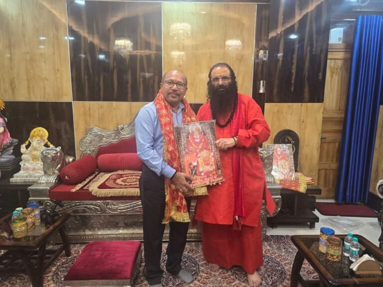 “कांवड़ यात्रा 2026 से पहले स्वास्थ्य विभाग अलर्ट: अखाड़ा परिषद अध्यक्ष से मिले सीएमओ, श्रद्धालुओं के लिए बन रहा विशेष हेल्थ प्लान!”
