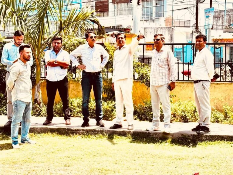 “बहादराबाद के दीनदयाल उपाध्याय उद्यान में पहुंचे विधायक आदेश चौहान, पार्क की बदहाल व्यवस्थाओं पर लिया संज्ञान, बोले— बच्चों, बुजुर्गों और महिलाओं को मिलेंगी आधुनिक सुविधाएं!”