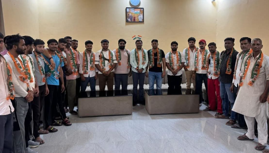 “झबरेड़ा में कांग्रेस का युवा शक्ति प्रदर्शन! सैकड़ों युवाओं ने थामा कांग्रेस का हाथ, विधायक वीरेंद्र जाति बोले— 2027 में युवा लिखेंगे बदलाव की नई इबारत”