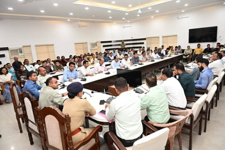 “UKSSSC परीक्षा पर प्रशासन का सख्त पहरा: 53 केंद्रों पर होगी कड़ी निगरानी, नकल माफियाओं पर शिकंजा कसने को डीएम ने दिए सख्त निर्देश”