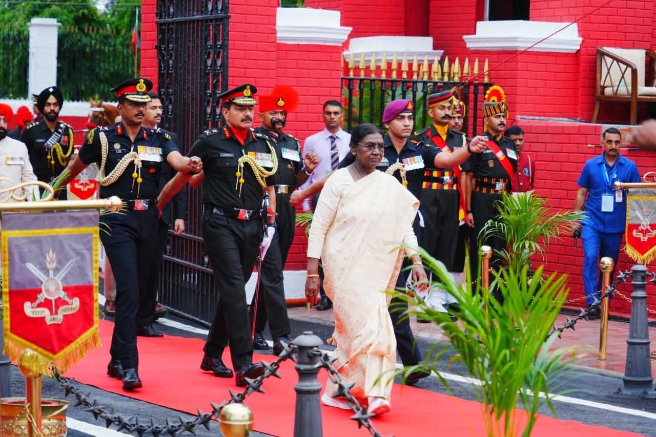 “राष्ट्रपति द्रौपदी मुर्मू ने आईएमए में ली शानदार पासिंग आउट परेड की सलामी, 515 युवा अफसरों ने थामा राष्ट्र रक्षा का दायित्व, 9 महिला कैडेटों ने रचा इतिहास”