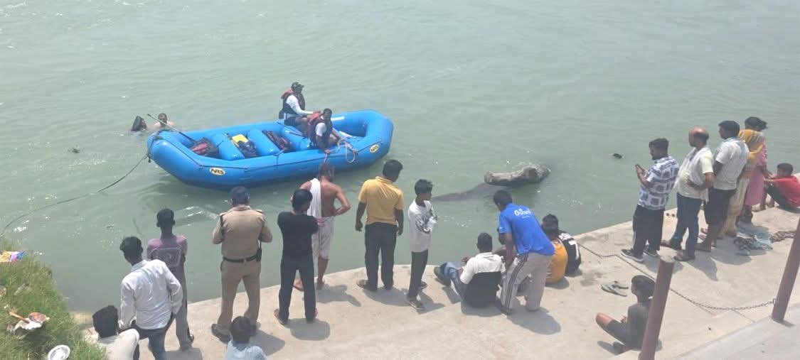 “हरिद्वार में दो बड़े हादसों से सनसनी: गुजरात का 16 वर्षीय किशोर गंगा के भंवर में समाया, रुड़की में युवक ने गंगनहर में लगाई छलांग, दोनों की तलाश में जुटी पुलिस और गोताखोरों की टीमें”