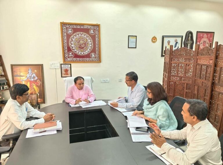 “श्रीनगर बनेगा स्मार्ट और सोलर सिटी, जमीन के नीचे जाएंगी बिजली की लाइनें; उफरैंखाल को मिलेगा नया सब स्टेशन — डॉ. धन सिंह रावत का बड़ा ऐलान”