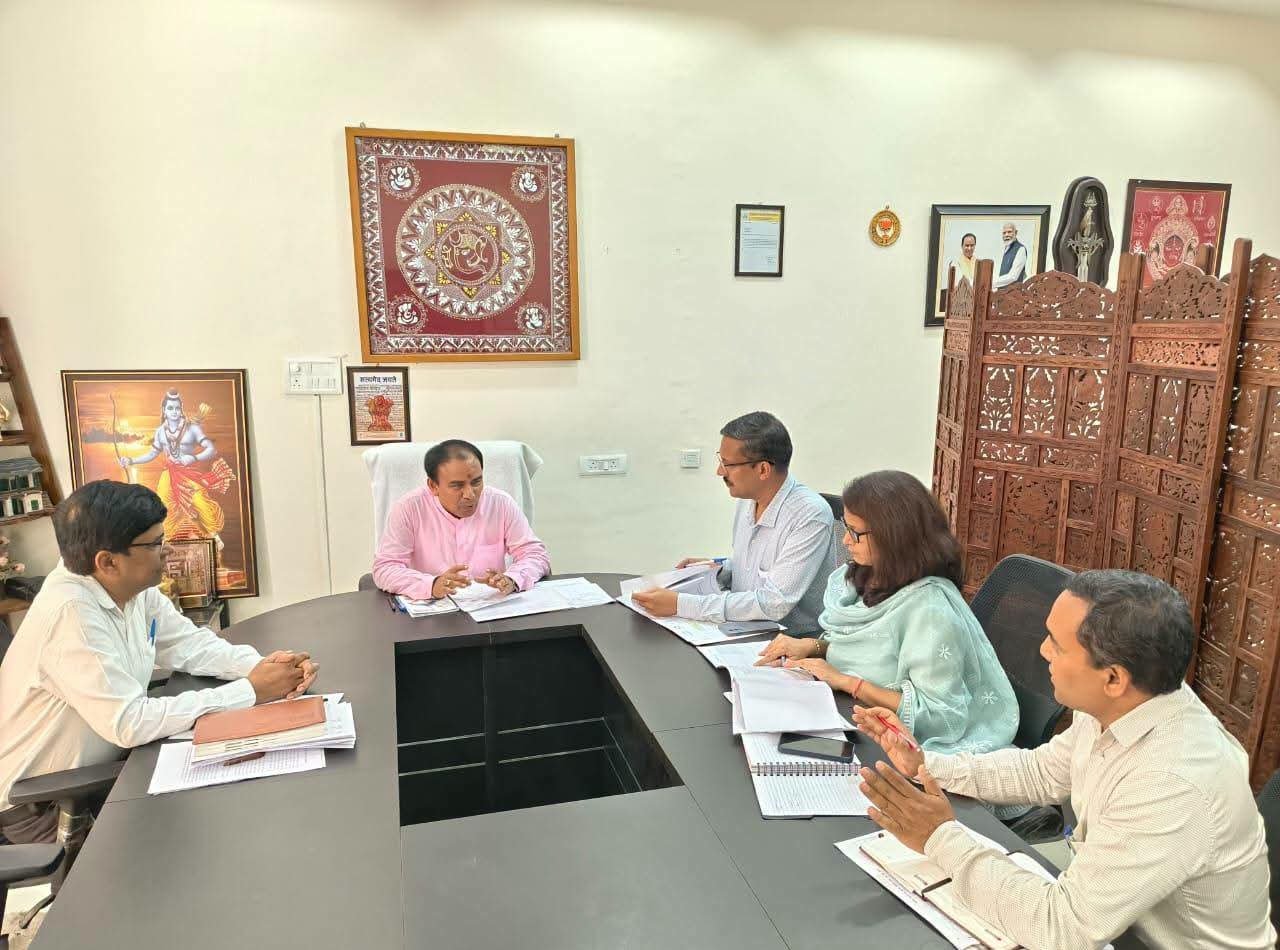 “श्रीनगर बनेगा स्मार्ट और सोलर सिटी, जमीन के नीचे जाएंगी बिजली की लाइनें; उफरैंखाल को मिलेगा नया सब स्टेशन — डॉ. धन सिंह रावत का बड़ा ऐलान”