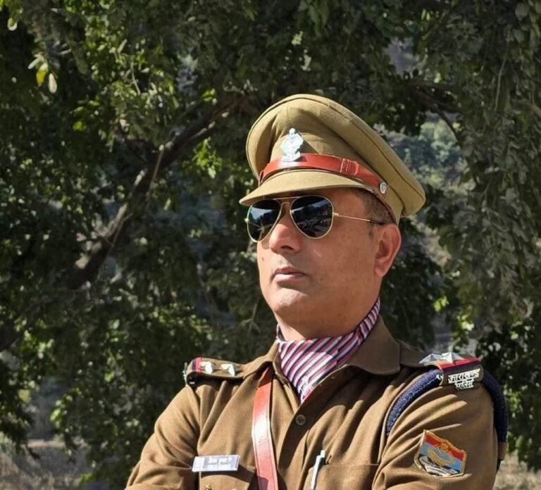 “शिवपुरी चौकी इंचार्ज विनोद शर्मा की सड़क हादसे में दर्दनाक मौत, बदरीनाथ राष्ट्रीय राजमार्ग पर खाई में गिरी स्कॉर्पियो, पुलिस महकमे में शोक की लहर”