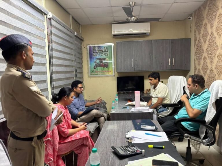 “डीएम मयूर दीक्षित के निर्देश पर हरिद्वार में ई-रिक्शा डीलरशिपों पर परिवहन विभाग की बड़ी कार्रवाई, अनियमितताओं के चलते तीन प्रतिष्ठान सील, चार डीलरों को नोटिस जारी”