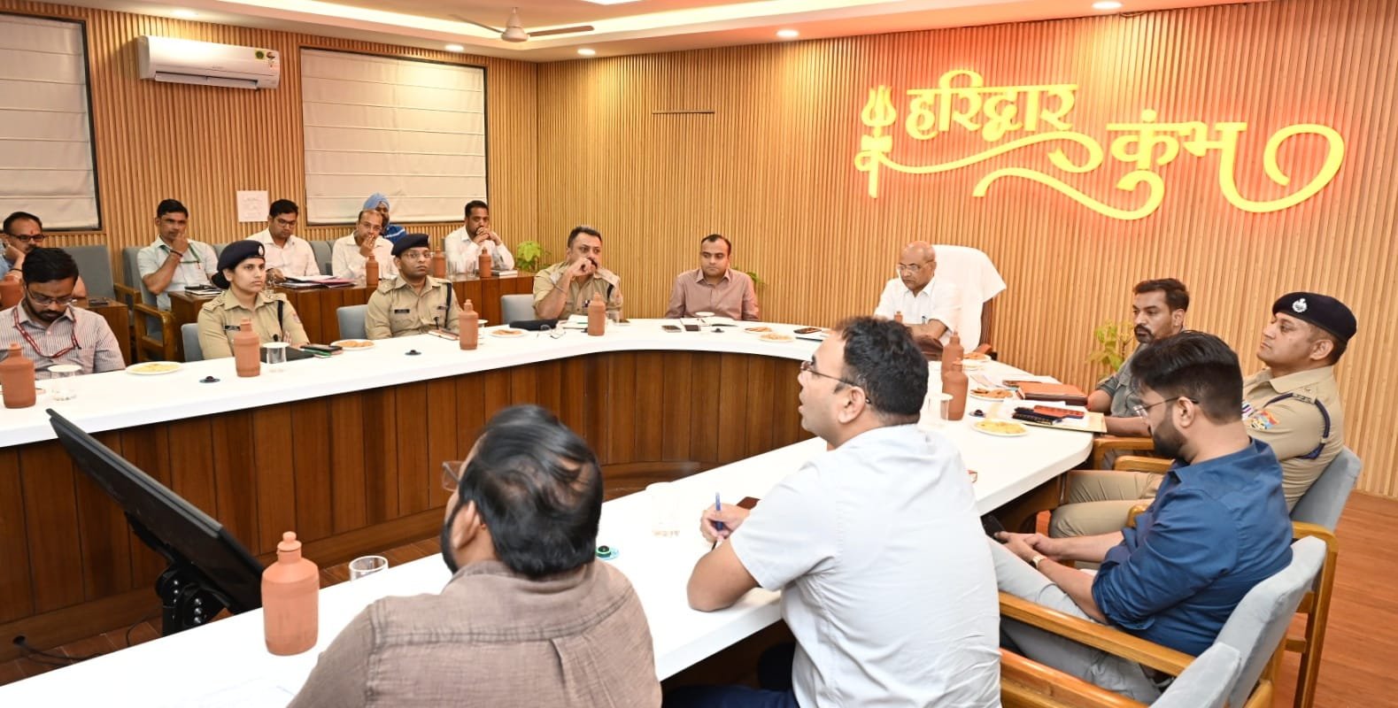 “कुंभ-2027 पर प्रशासन सख्त, मंडलायुक्त ने सभी विभागों को दिया अलर्ट, तय समय में पूरे करें कार्य, हर माह होगी तैयारियों की समीक्षा”