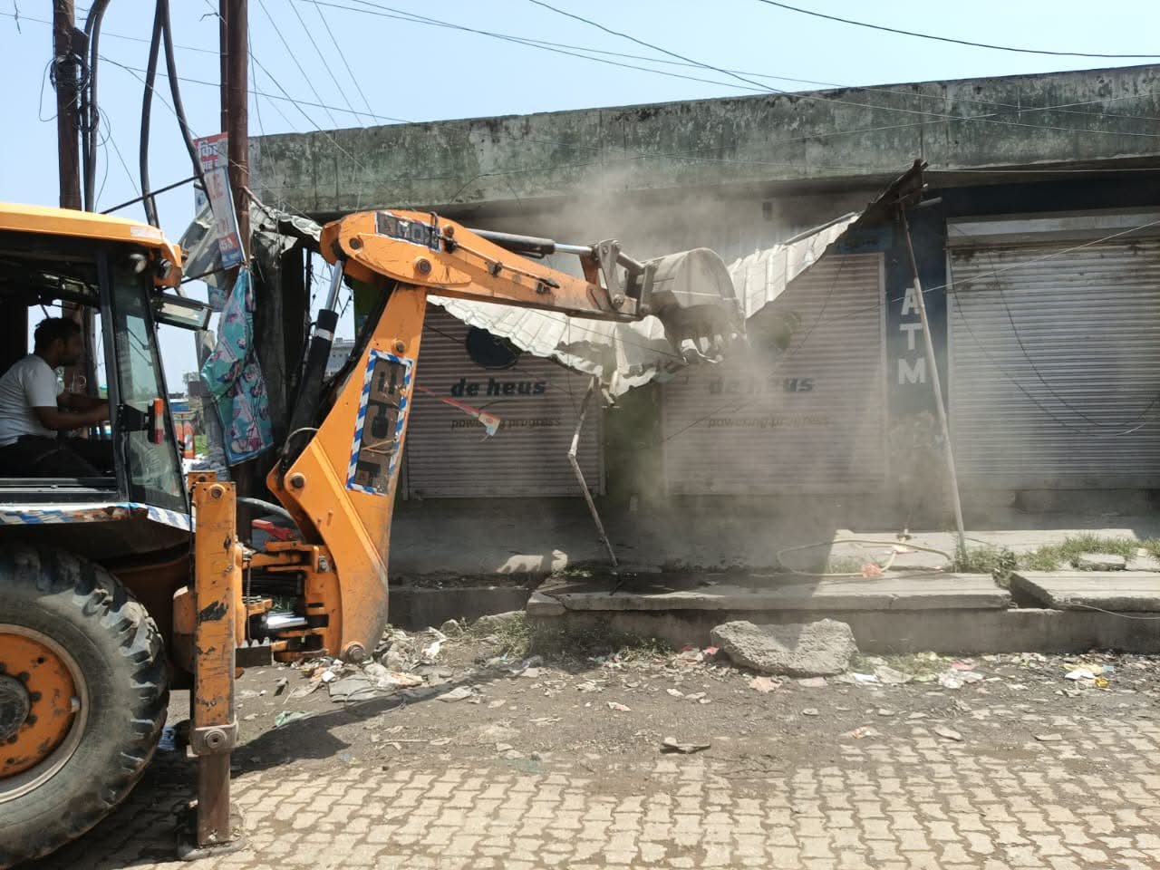 “हरिद्वार में चला निगम का बुलडोजर! चौथे दिन भी अतिक्रमणकारियों पर बड़ी कार्रवाई, 60 से ज्यादा कब्जे ध्वस्त, 15 ठेलियां जब्त”