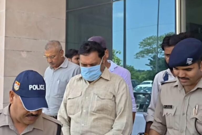 “अंकिता कांड में बड़ा झटका! वायरल ऑडियो के बाद सुरेश राठौर पर कोर्ट का शिकंजा, 14 दिन की न्यायिक हिरासत में भेजे गए”