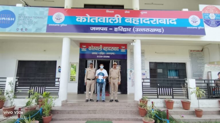 “हरिद्वार में नशे के कारोबार पर पुलिस का बड़ा प्रहार: मेडिकल स्टोर की आड़ में चल रहा था नशीले इंजेक्शनों का धंधा, डी-फार्मा छात्र समेत आरोपी गिरफ्तार, 50 प्रतिबंधित इंजेक्शन बरामद”