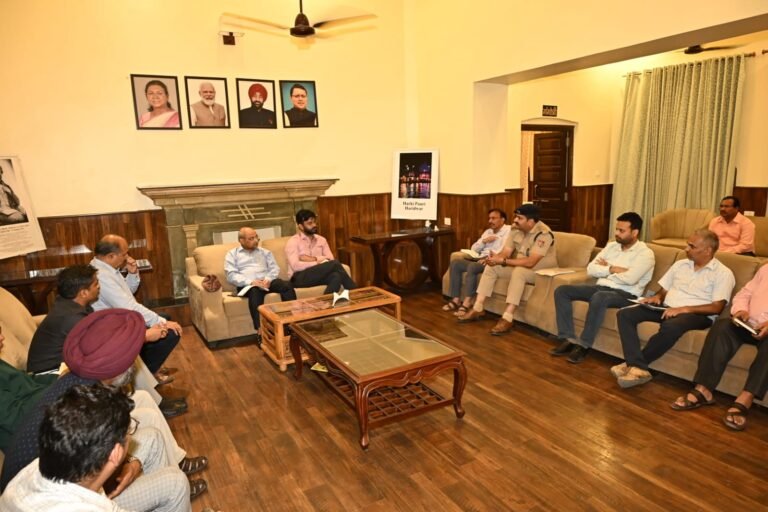 “कांवड़ से पहले प्रशासन का बड़ा एक्शन! कमिश्नर आनंद स्वरूप ने तैयारियों की ली मैराथन समीक्षा, कुंभ कार्यों पर भी सख्त नजर”