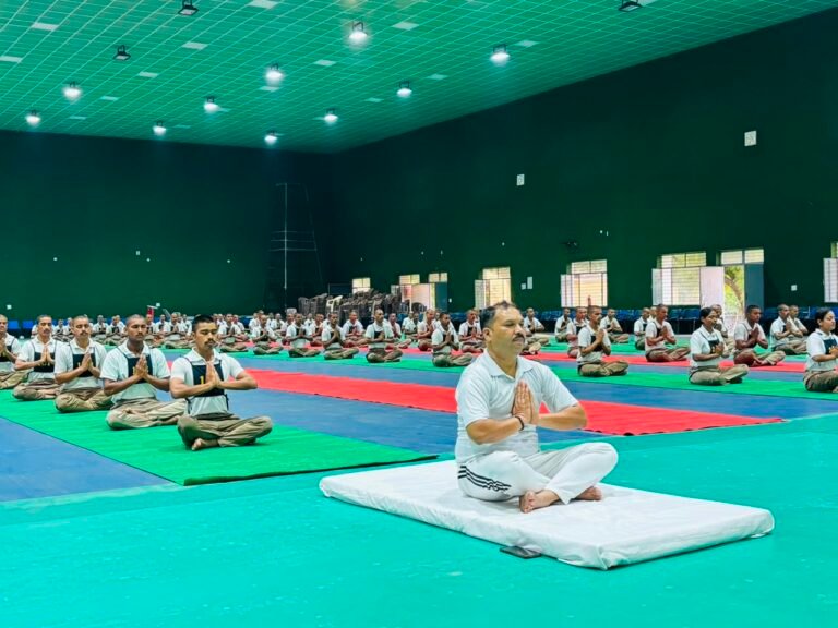 “योग से जागा जोश, फिटनेस और अनुशासन का संदेश: अंतरराष्ट्रीय योग दिवस पर हरिद्वार पुलिस लाइन रोशनाबाद में हजारों कदम बढ़े स्वास्थ्य की ओर”