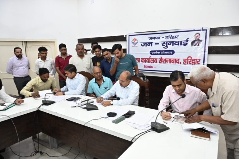 “जनसुनवाई में उमड़ी फरियादियों की भीड़, 73 शिकायतों में 41 का मौके पर निस्तारण सीडीओ डॉ. ललित नारायण मिश्र ने अधिकारियों को दिए सख्त निर्देश, लंबित मामलों पर जताई नाराजगी”