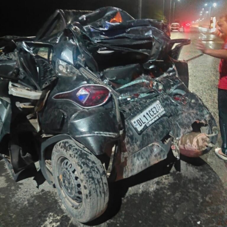 “हरिद्वार में देर रात बड़ा हादसा! सर्वानंद घाट के पास तेज रफ्तार डंपर ने कार को मारी जोरदार टक्कर, कार हुई चकनाचूर, ड्यूटी पर जा रहे दो PRD जवान घायल”